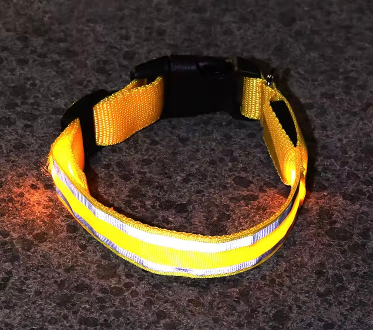Poochly Glow™ בצהוב – קולר לד לכלב